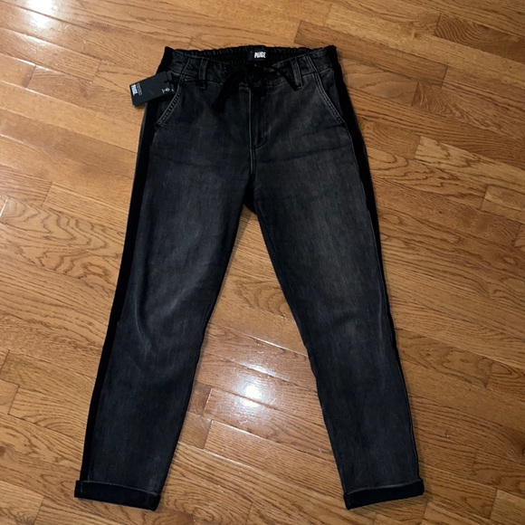 NWT Paige denim net size 27. Fit true to size. Ankle pant. Stretchy denim.